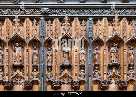 Sculture in legno in San Lorenzo è la Chiesa, Ludlow Shropshire Foto Stock