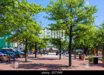 South Broadway nella storica è sceso del distretto punto guardando verso Broadway Market, Baltimore, Maryland, Stati Uniti d'America Foto Stock