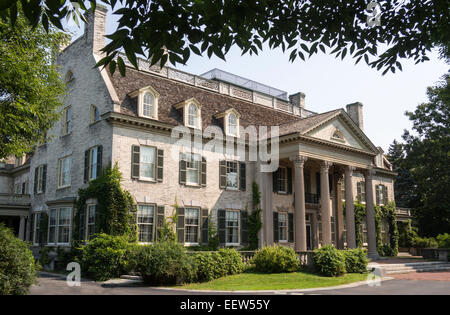 George Eastman House facciata anteriore. La facciata anteriore del grande palazzo, oggi sede di un museo e di una parte di un archivio di film Foto Stock