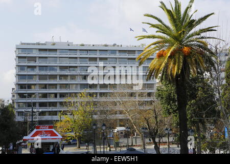 Atene, Grecia. Il 21 gennaio 2015. Ilil Ministero greco delle Finanze sulla Piazza Syntagma ad Atene. La Hellenic autorità statistica ELSTAT () ha pubblicato i conti non finanziari per il terzo trimestre 2014 (luglio-settembre). Le entrate da reddito e imposta immobiliare è sceso rispetto allo stesso trimestre del 2013, mentre le entrate provenienti dalla produzione e le importazioni sono scese. Credito: Michael Debets/Alamy Live News Foto Stock