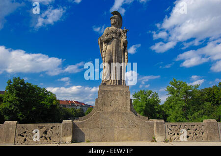 Massimiliano Bridge, Pallas Athena statua, Maximilianstrasse, Monaco, Monaco di Baviera, Germania. Foto Stock