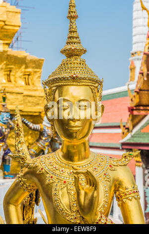 Kinnon statua al Wat Phra Kaew Grand Palace a Bangkok in Tailandia Foto Stock