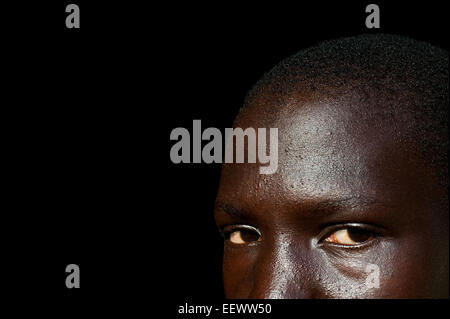 Giovane donna appartenente alla tribù Nuer ( Etiopia) Foto Stock