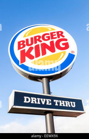 Burger King guidare attraverso il segno e il logo, Nottingham, Inghilterra, Regno Unito Foto Stock