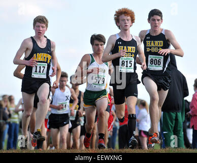 Madison, CT, Stati Uniti d'America-- The Varsity SCC alta scuola Cross Country Championships. Foto Stock