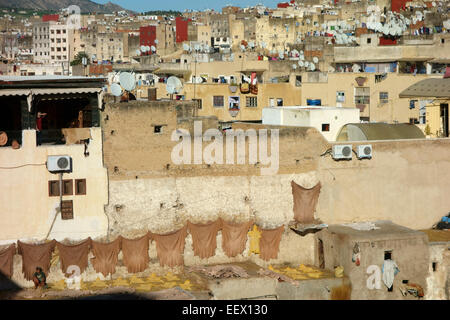 Vista aerea della conceria Chouwara di Fez, Marocco Foto Stock