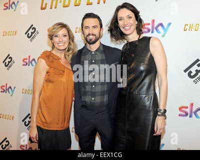 Monaco di Baviera, Germania. Xxi gen, 2015. Noi attore Milo Ventimiglia (C), amministratore delegato di Universal Networks International Germania, Katharina Behrends (L) e presentatore Sarah Winkhaus Valentins arrivare per la Germania premiere dello show televisivo "scelto" a Monaco di Baviera, Germania, 21 gennaio 2015. Le prime due stagioni andrà in aria a 10,10pm, da lunedì 2 febbraio 2015 sulla 13th Street e il cielo. Foto: Ursula Dueren/dpa/Alamy Live News Foto Stock