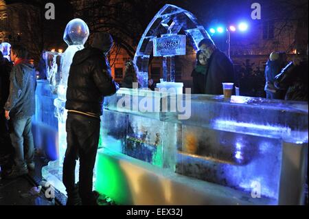 Plzen, Repubblica Ceca. Xvii gen, 2015. Il gala di apertura della Capitale Europea della Cultura 2015 (ECC) progetto inizia presso la piazza centrale di Plzen, Repubblica Ceca, sabato 17 gennaio, 2015. Capitale europea della cultura del progetto in Plzen offrirà circa 600 eventi di quest'anno, compresi nuovo Circo e spettacoli teatrali, concerti e mostre. © Pavel Nemecek/CTK foto/Alamy Live News Foto Stock