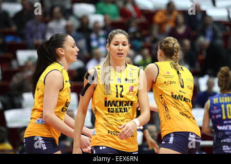 Sopot, Polonia 22nd, Gen. 2015 CEV Volleyball Cup 2015 . PGE Atom Trefl Sopot facce Doc-Imoco Prosecco di Conegliano nel Challenge Round del 2015 CEV Volleyball Cup Ð le donne. Martina Katic (12 in azione durante il gioco Foto Stock