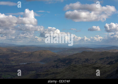 Grasmere Loughrigg e Windermere dalla cresta tra il timone e la rupe di Gibson Knott Grasmere Lake District Cumbria Inghilterra England Foto Stock