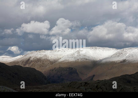 Helvellyn e St domenica roccioso dalla cresta del timone roccioso e Gibson Knott Grasmere Cumbria Inghilterra England Foto Stock