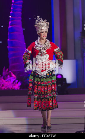 Miami, FL, Stati Uniti d'America. Xxi gen, 2015. Miami, FL - Jan 21: Yanliang Hu visualizza il suo costume nazionale al 2015 Miss Universo costume nazionale caso di FIU Arena on gennaio 21, 2015 a Miami, FL. © Andrew patrono/ZUMA filo/Alamy Live News Foto Stock