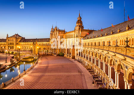 Siviglia, Spagna a piazza (Plaza de Espana). Foto Stock