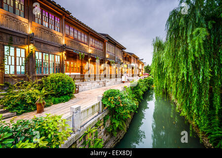 Fuzhou, la Cina a tre corsie sette vicoli tradizionale quartiere dello shopping. Foto Stock