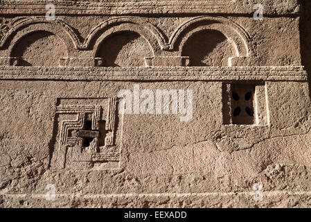 Roccia monolitica-cut Chiesa di Bete Medhane Alem, esterno, Lalibela, Etiopia, Africa Foto Stock