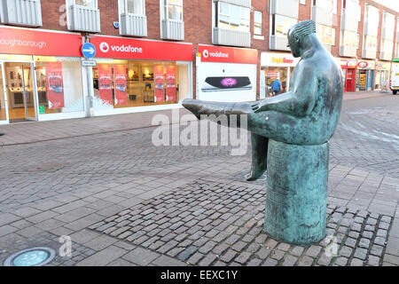 Il calzino uomo una statua in loughborough town center Foto Stock