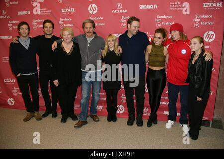 Park City, UT, STATI UNITI D'AMERICA. Il 22 gennaio, 2015. Thomas Middleditch, Sebastian Stan, Dale Raoul, Cole di Gary, Melissa Rauch, Winston Rauch, Haley Lu Richardson, Bryan Buckley, Ellery Sprayberry presso gli arrivi per il bronzo Premiere al 2015 Sundance Film Festival, Eccles Theatre, Park City, UT 22 gennaio 2015. Credito: James Atoa/Everett raccolta/Alamy Live News Foto Stock