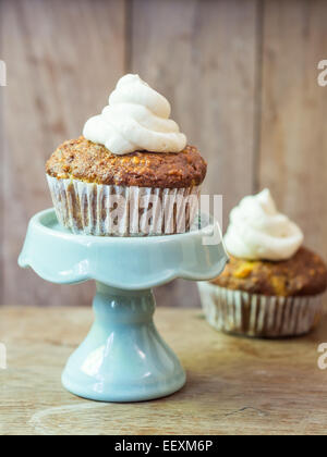 In casa muffin alla carota. Foto Stock