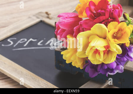 Lettere a molla con fiori Foto Stock