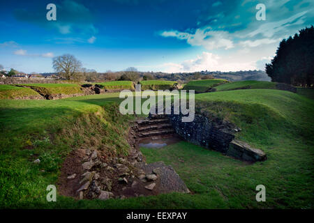 I resti dell'Anfiteatro romano di Caerleon vicino a Newport, S.Wales UK Foto Stock