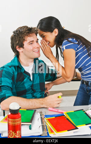 Due studenti in una classe Foto Stock