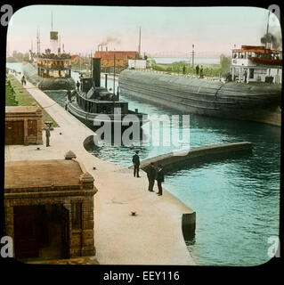 Maggior traffico sul canale in tutto il mondo, Soo Canal, Sault Ste. Marie, Michigan, Stati Uniti d'America, Magic Lantern Slide, circa 1915 Foto Stock