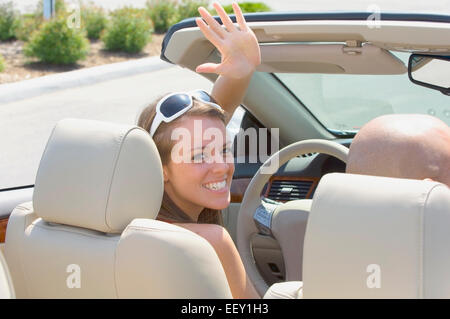 Accoppiare la guida nel convertibile Foto Stock