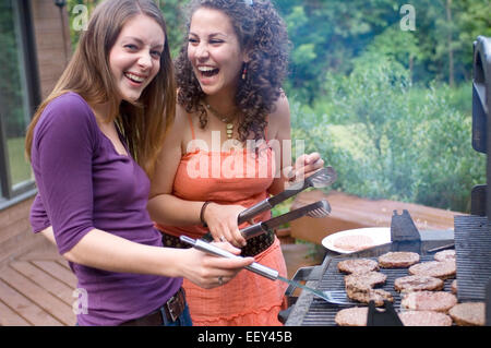 Due amici hamburger barbecue Foto Stock