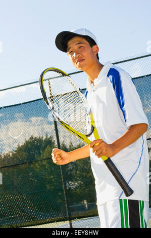 Giocatore di Tennis solo su di una corte Foto Stock