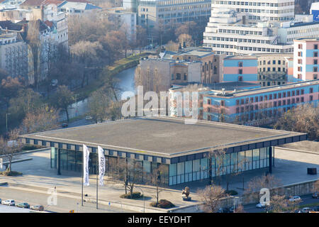 Mies van der Rohe's Neue Nationalgalerie di Berlino in Germania nel dicembre 2013. Foto Stock