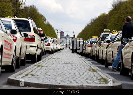 Taxi dimostrazione contro i tassi di BER Foto Stock