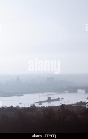 Strood, Kent, Inghilterra. Ex Unione Sovietica sottomarino della marina militare 'U-475 'Black Widow" ormeggiato sul fiume Medway. Foto Stock