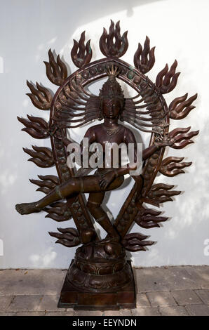 Shiva, Ballare come Nataraja, al di fuori di un negozio di vendita di arte indiana e artigianato. Playa del Carmen e Riviera Maya, Yucatan, Messico Foto Stock