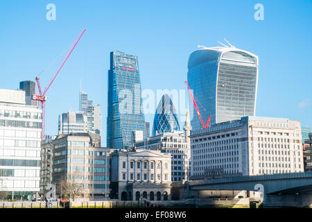 Edifici per uffici della città di Londra, tra cui gli edifici Gherkin e Walkie Talkie (il Fenchurch Building ), grattacieli, Londra, Inghilterra, 2015 Foto Stock