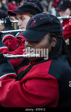 Majorettes e sbandieratori in Piazza del Popolo, Roma, Italia Foto Stock