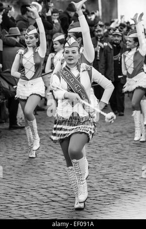 Majorettes in Piazza del Ppolo, Roma, Italia Foto Stock