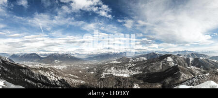 Paesaggio invernale dal Campo dei Fiori di Varese - Lombardia, Italia Foto Stock