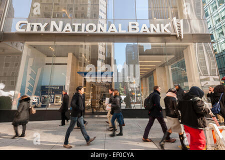 A New York succursale del Los Angeles basato City National Bank in Midtown Manhattan su Venerdì, 23 gennaio 2015. La banca, che è associata con l'industria del divertimento, verrà acquistato dalla Royal Bank of Canada per $ 5,4 miliardi. CNB rimarrà un marchio separato di RBC. (© Richard B. Levine) Foto Stock