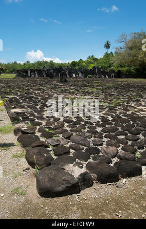 Isole della Società, Polinesia francese, Raiatea. Marae Taputapuatea, altamente significativa religiose e culturali di Marae sito. Foto Stock