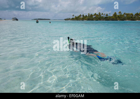 Isole di Cook, Aitutaki (aka Araura). Un piede Island, un piccolo 'motu' isolotto o nell'area sud-est della laguna. Foto Stock