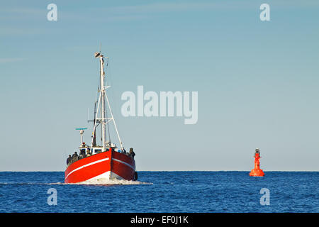 La pesca in barca sul Mar Baltico. Foto Stock