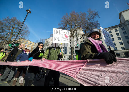 Londra, Regno Unito. 24 gen 2015. Wrap up Trident proteste di massa marzo Credito: Guy Corbishley/Alamy Live News Foto Stock