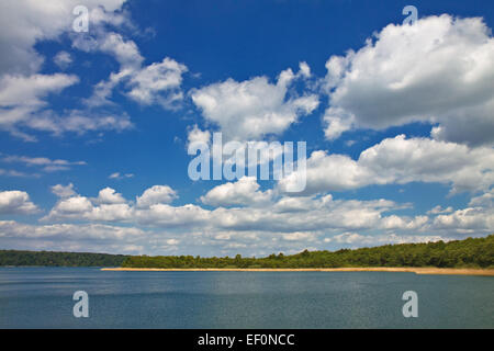 Paesaggio sulle sponde di un lago in Germania. Foto Stock