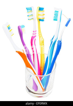 Cinque spazzolini da denti e scovolino in vetro chiaro - family set di spazzolini da denti isolati su sfondo bianco Foto Stock