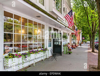 General Store sulla strada principale a Stockbridge, casa del pittore Norman Rockwell, Berkshire County, Massachusetts, STATI UNITI D'AMERICA Foto Stock