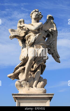 Angelo statua in San Angelo bridge. Roma, Italia Foto Stock