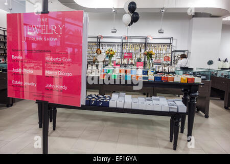 Orlando Florida,Orlando International Premium Outlets,shopping shopper shopper shopping negozi mercati mercato di mercato di vendita di acquisto, negozio al dettaglio stor Foto Stock