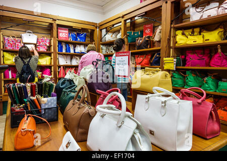 Vero Beach Florida, vero Beach Outlets, shopping shopper shopping negozi mercati di mercato di vendita di mercato, negozi al dettaglio negozi business busi Foto Stock