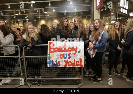 02 Academy di Londra, Regno Unito. Il 24 gennaio, 2015. Stereo calci sono finalista nel 2014 x fattore TV talent show getting avviato dopo essere stato eliminato nella settimana 8 contro Lauren Platt. La banda 5 finiti in generale la concorrenza. Foto di tifosi coda fuori sede. Credito: David Stock/Alamy Live News Foto Stock