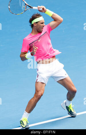 Melbourne, Australia. 25 gennaio, 2015. Terzo seme Rafael Nadal (ESP) in azione in un quarto round il match contro il xiv seme Kevin Anderson (RSA) il giorno sette del 2015 Australian Open Grand Slam torneo di tennis a Melbourne Park a Melbourne, Australia. Sydney bassa/Cal Sport Media. Nadal ha vinto 7-5 6-1 6-4 © csm/Alamy Live News Foto Stock